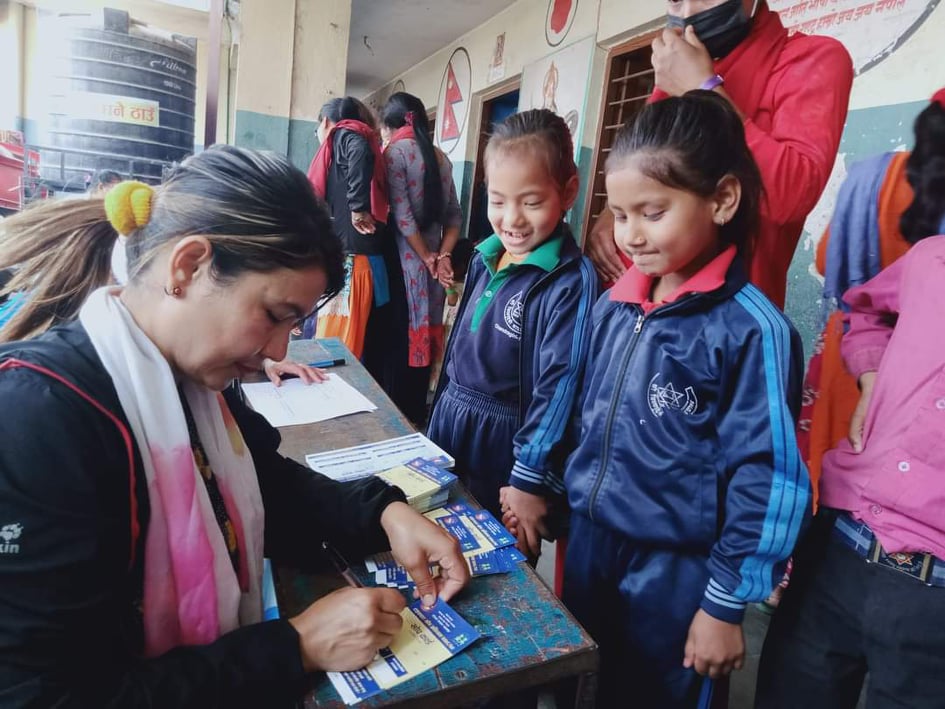 चन्द्रागिरिमा टाइफाइडविरुद्धको खोप सुरू, जनप्रतिनिधि विद्यालयमै पुगेर अनुगमन