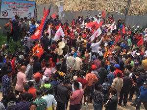 चन्द्रागिरिमा नेकपा एमालेको खाता खुलेसँगै बलम्बुमा सेलिब्रेशन सुरू