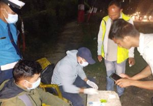 नागढुङ्गामा लापसे चेकिङः ८ जना सवारी चालकसहित १३ जना प्रहरीको नियन्त्रणमा