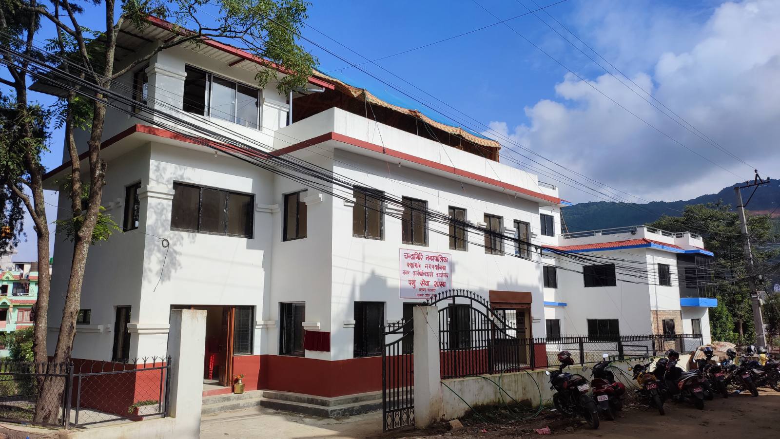 १ करोड ५८ लाख रूपैयाँमा चन्द्रागिरि नगरमा बन्यो पशु सेवा केन्द्र, पशु चिकित्सकको व्यवस्था छिट्टै