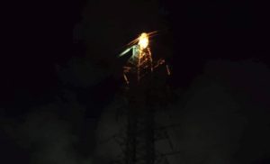 १० हजार रूपैयाँ ज्याला दिएर पोलियो मातातीर्थस्थित बिजुलीको टावरमा रहेको अरिंगालको गोलो