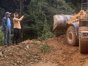 पहिरोका कारण थानकोट-चित्लाङ सडक अवरूद्ध, सुचारू गराउने प्रयास जारी (भिडियो सहित)