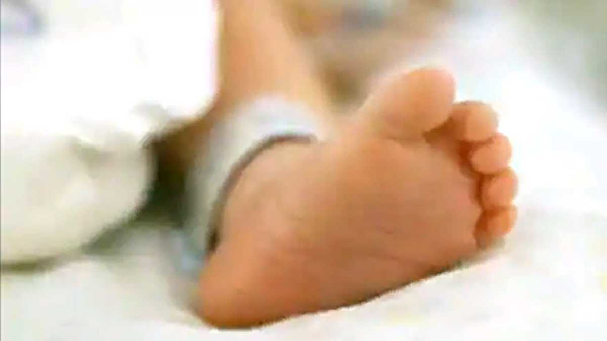 घरको छतबाट खसेर २ वर्षीया बालिकाको मृत्यु