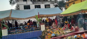 मातातीर्थमा यसरी मनाइँदैछ छठ, अस्ताउँदो सूर्यलाई अर्घ्य दिइयो