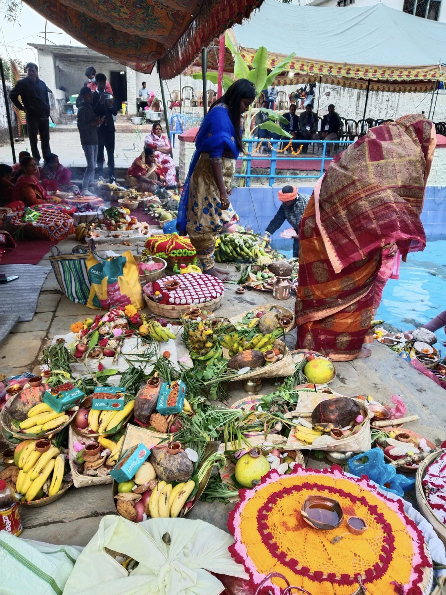अस्ताउँदो सूर्यलाई अर्घ्य दिएर आज छठ पर्व मनाइँदै