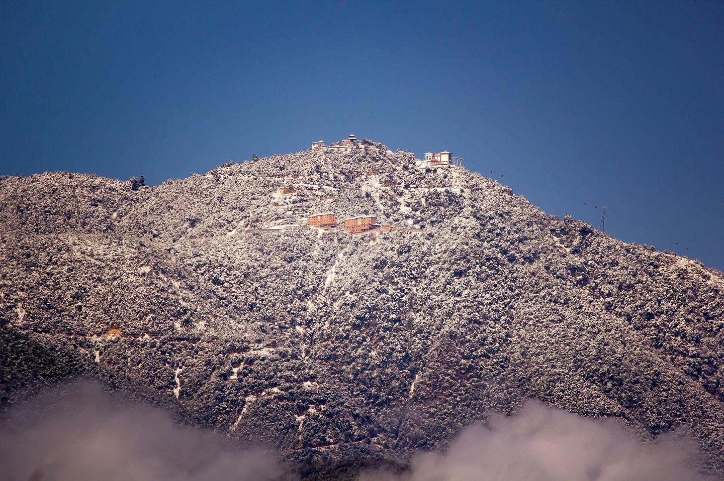 चन्द्रागिरि डाँडामा हल्का वर्षा, आज हिउँ पर्ने सम्भावना छ ? यस्तो छ माैसमविद्को भनाइ