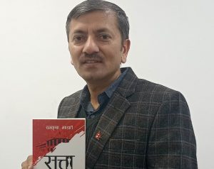 पत्रकार भण्डारीको पुस्तक ‘सत्ता सङ्घर्ष: ३० वर्षमा २८ सरकारका नालीबेली’ प्रकाशित