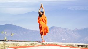 योग गुरू रामदेवले ‘महिलाहरू कपडा नलगाए पनि राम्रा देखिन्छन्’ भनेपछि…