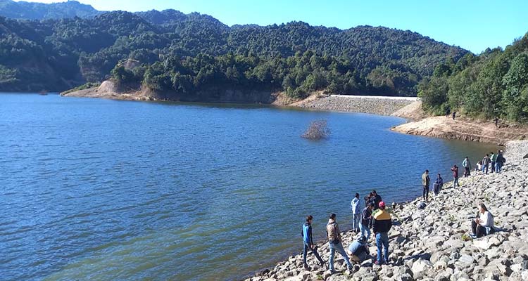 बाग्मतीमा पानी बगाउन बनाइएको ‘मिनी फेवा’ तालमा पर्यटकको घुइँचो