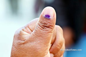 मंगलोदय मावि मतदान केन्द्रमा १२ जना मतदान कर्मचारीले दिए समानुपातिक भोट