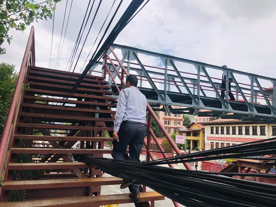 आकाशे पुल तत्काल मर्मत गर्न र पारदर्शी बनाउन उपमेयर डंगोलको निर्देशन