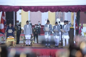 प्रधानमन्त्री प्रचण्डसहित क्याबिनेटका ८ सदस्यले लिए पद तथा गोपनीयताको शपथ