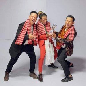 भ्वाइस अफ नेपाल सिजन-४ को उपाधि करन राईलाई 