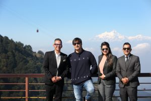 १० दिन नेपालको घुमफिर सकेर स्वदेश फर्के अभिनेता ओबरोय