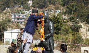 सुन्दरीजलस्थित मेलम्ची खानेपानी आयोजनामा पूर्वप्रधानमन्त्री भट्टराईको पूर्णकदको शालिक