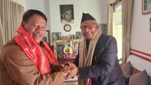 कांग्रेस नेता प्रकाशमान सिंह र एमाले नेता कृष्णगोपाल श्रेष्ठबीच भेटवार्ता