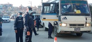 कलंकीमा ट्राफिक प्रहरीको विशेष यान्त्रिक जाँच, ४९ वटा सवारी साधन कारबाहीमा