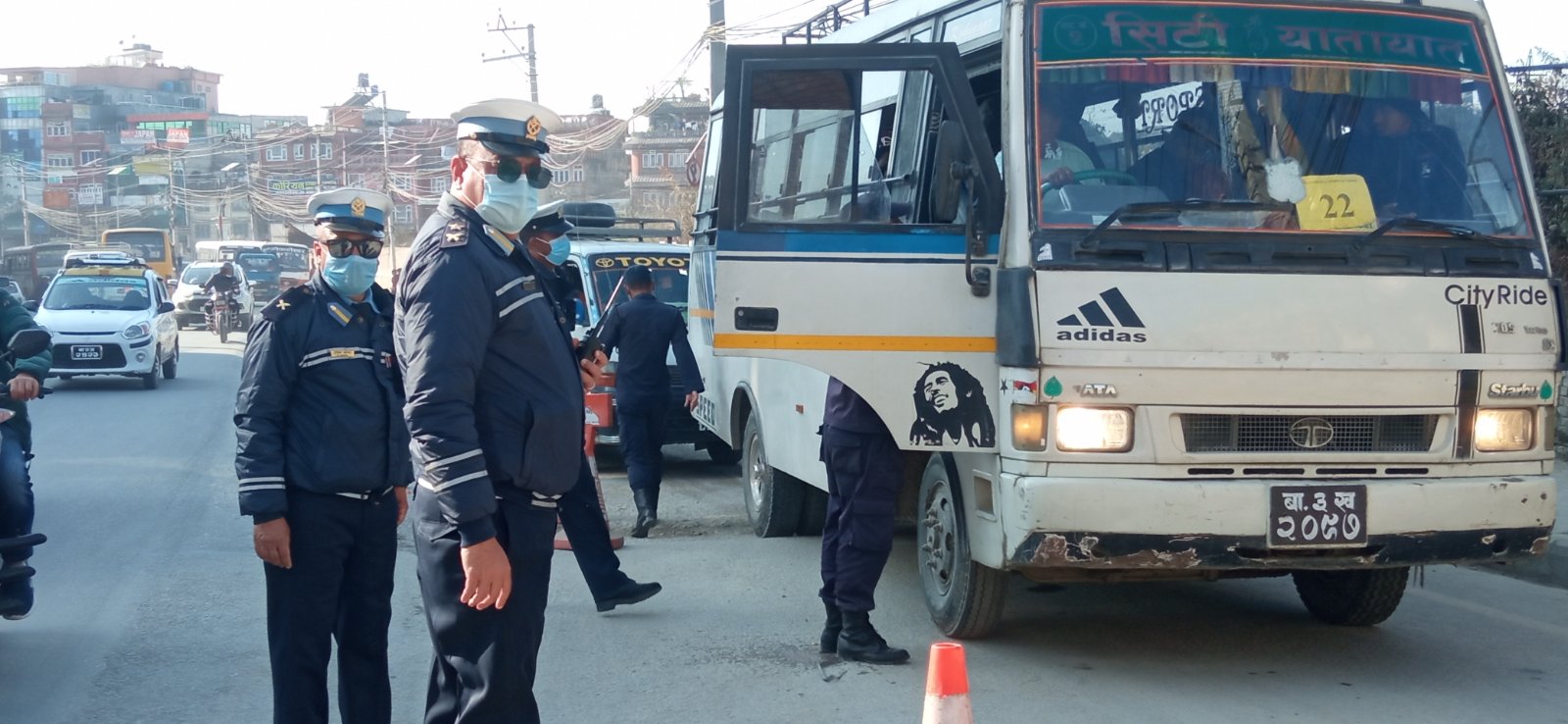 कलंकीमा ट्राफिक प्रहरीको विशेष यान्त्रिक जाँच, ४९ वटा सवारी साधन कारबाहीमा