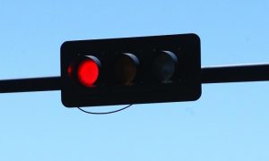 बढ्यो ट्राफिक नियम उल्लंघनको जरिवाना, रातो बत्तीमा नरोके १ हजार ५ सय जरिवाना