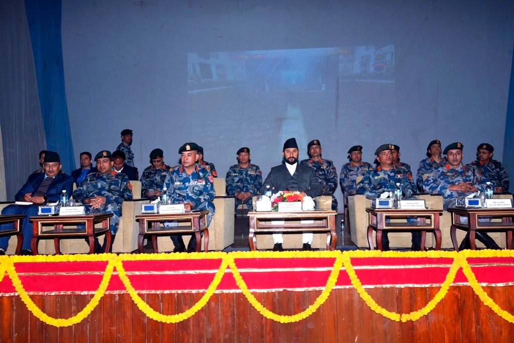 गृहमन्त्री लामिछानेले आफ्ना लागि फरक सोफा देखेपछि…