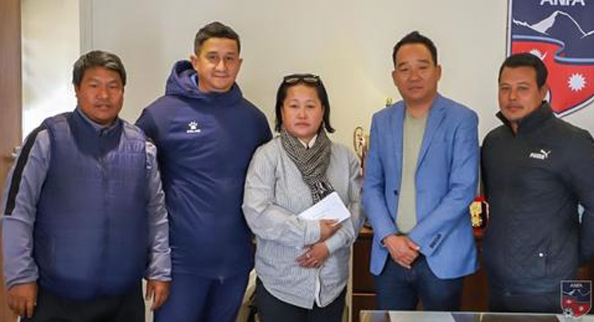 राष्ट्रिय महिला फुटबल टिमको प्रमुख प्रशिक्षकमा अनन्त थापा नियुक्त