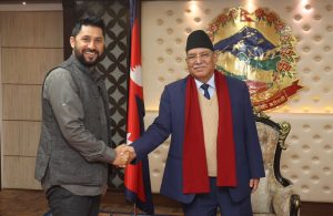 प्रधानमन्त्रीलाई भेट्न रवि लामिछाने बालुवाटारमा