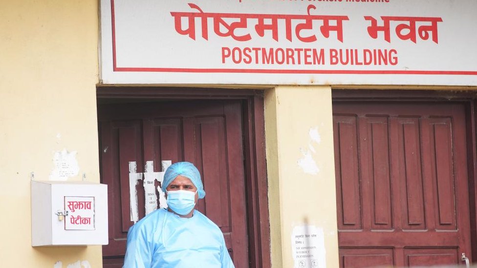 पोखरामा यती एअरको विमान दुर्घटनाः प्रक्रिया पुर्‍याएर शव आफन्तलाई हस्तान्तरण गरिँदै