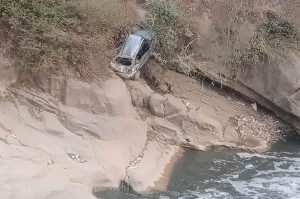 जलविनायकनजिक बागमती नदीमा कार खस्दा एक जना बेपत्ता, एक जना गम्भिर घाइते