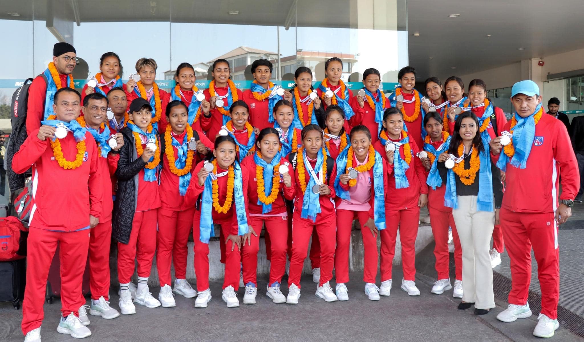 साफ च्याम्पियनसिप उपविजेता यू-२० महिला टिम स्वदेश फिर्ता