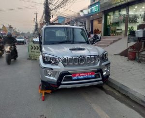 ‘नो पार्किङ’मा गाडी पार्क गरेपछि झण्डावाल गाडीलाई १ हजार रूपैयाँ जरिवाना