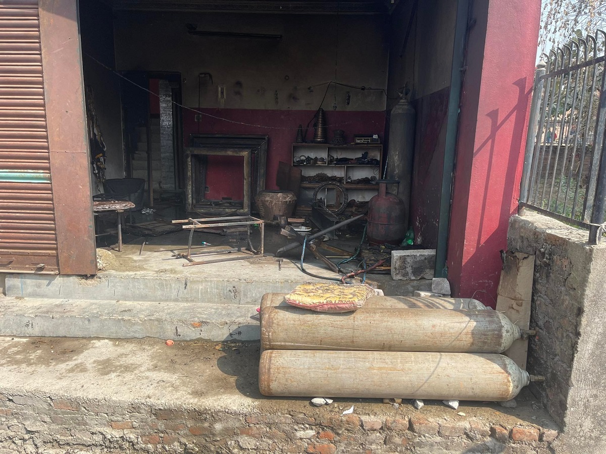 लुभूमा अक्सिजनको सिलिन्डर विष्पोट, घाइते पाँच जनाको भेन्टिलेटरमा राखेर उपचार हुँदै