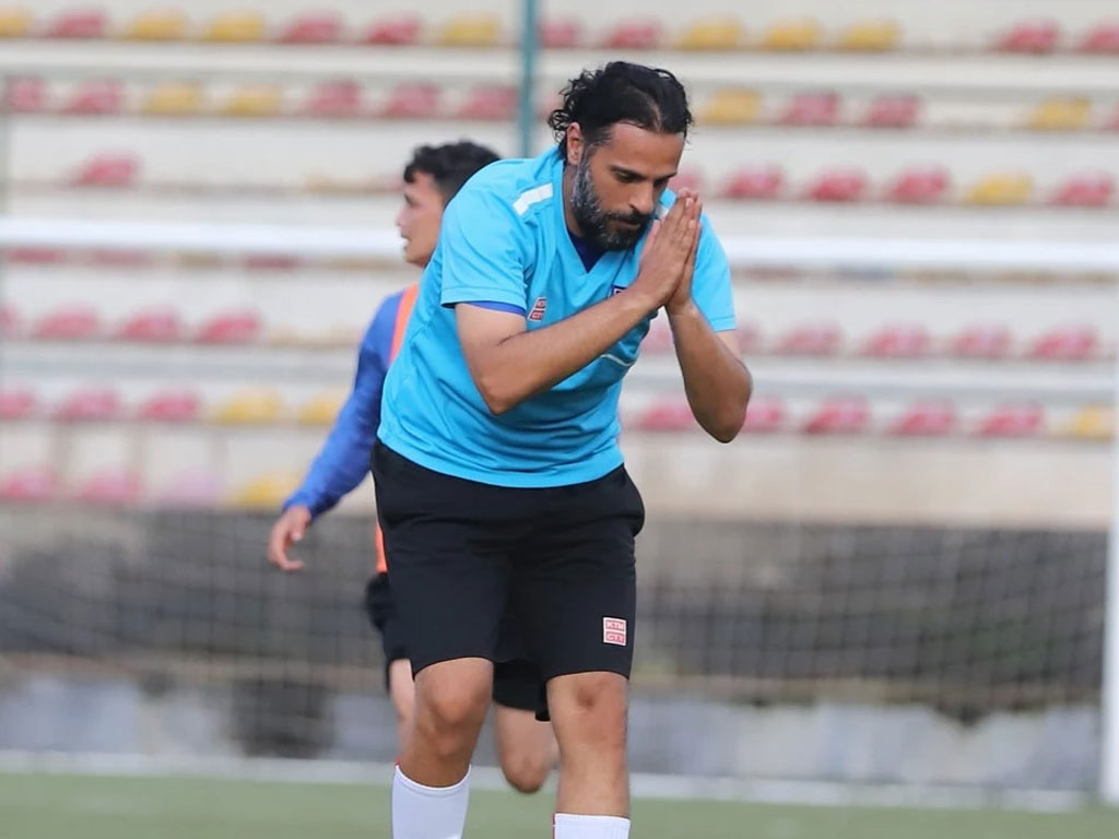 अब्दुल्लाह अलमुताईरीलाई उत्कृष्ट प्रशिक्षकको अवार्ड