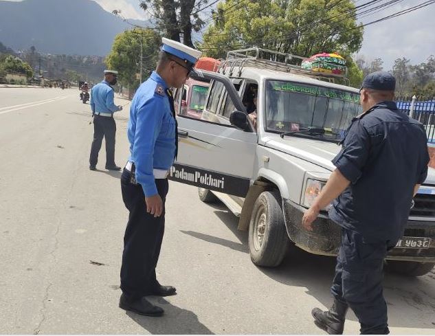 कीर्तिपुरमा अवस्था ठिक नभएका सवारी चलाउने २६ जना चालक ट्राफिक प्रहरीको कारबाहीमा
