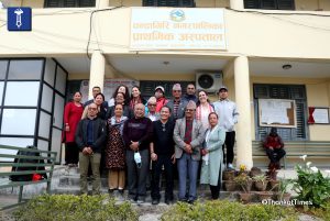 नगर प्राथमिक अस्पताल अवलोकन गर्न कोलम्बिया विश्वविद्यालयका विद्यार्थीहरू थानकोटमा