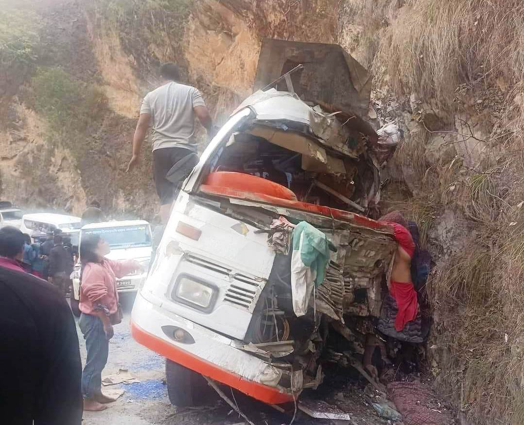 सिन्धुलीमा बस दुर्घटना हुँदा पाँचजनाको मृत्यु