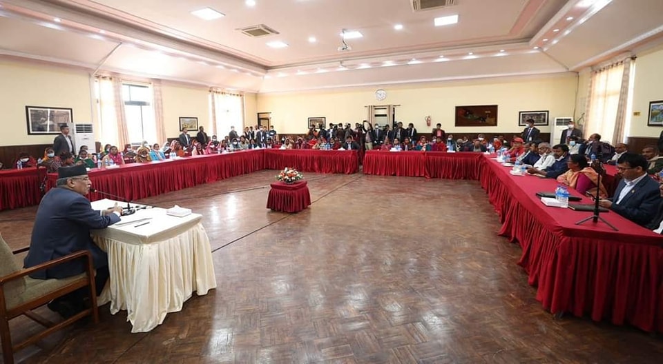 मिटरब्याज पीडितलाई प्रधानमन्त्री दाहालले दिए आफ्नै कार्यकालमा न्याय मिल्ने आश्वासन