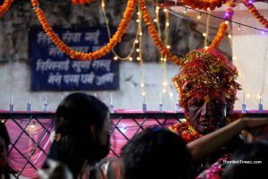 आमाप्रति श्रद्धा व्यक्त गर्दै आज मातातीर्थ औंसी मनाइँदै, मातातीर्थ कुण्डमा श्रद्धालुहरूको भीड