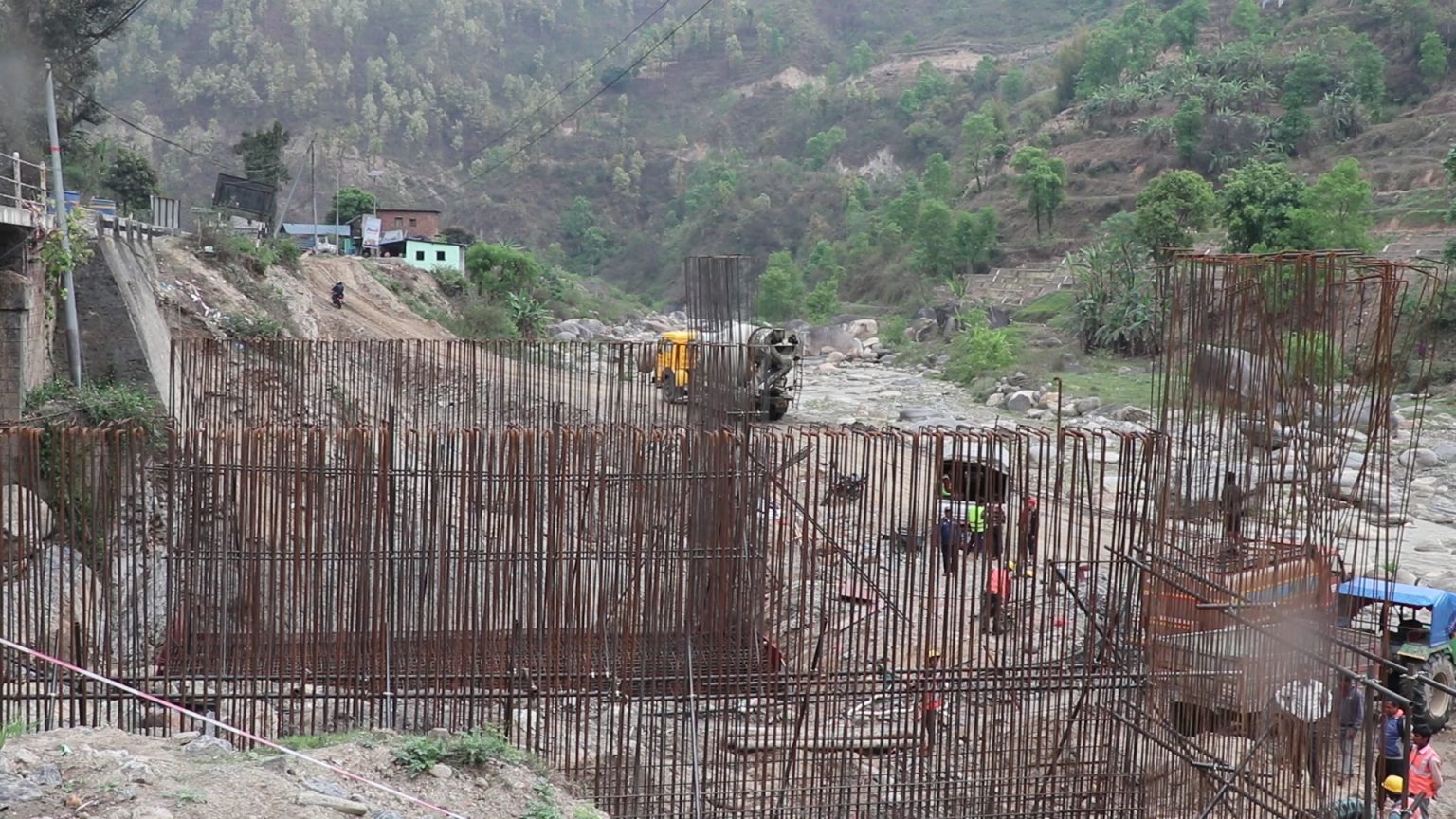 नागढुङ्गा-मलेखु खण्डमा सडक विस्तारको कामले गति लिंदै