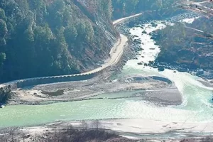 पहिरोले अरुण नदी थुनियो