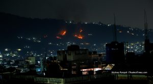 चन्द्रागिरि नगरपालिका-१२ बलम्बु रानिवनमा भीषण आगलागी, नियन्त्रण प्रयास जारी