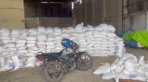 ढुङ्गेअड्डामा तीनतले गोदामभरि कुहिएको केराउ, अर्को ट्रकमा पनि २४० बोरा कुहिएको केराउ