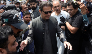 पाकिस्तानका पूर्व प्रधानमन्त्री इमरान खान पक्राउ