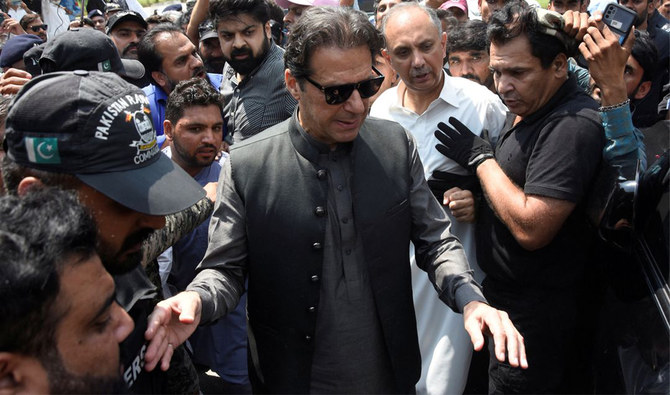 पाकिस्तानका पूर्व प्रधानमन्त्री इमरान खान पक्राउ