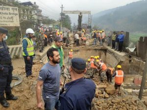 पृथ्वी राजमार्ग अझै अवरूद्ध, मर्मतको कार्य जारी