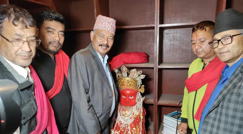 कीर्तिपुरमा स्थापना गरिएको रातो मछिन्द्रनाथको प्रतिमुर्ति मध्यरातमा हस्तान्तरण