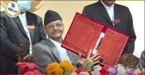 नीति तथा कार्यक्रम पढ्न पुगेका बागमती प्रदेश प्रमुखलाई मुख्यमन्त्रीले रित्तो फाइल दिएपछि…