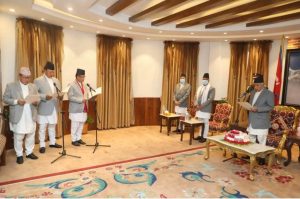 नवनियुक्त ३ जना मन्त्रीले लिए शपथ