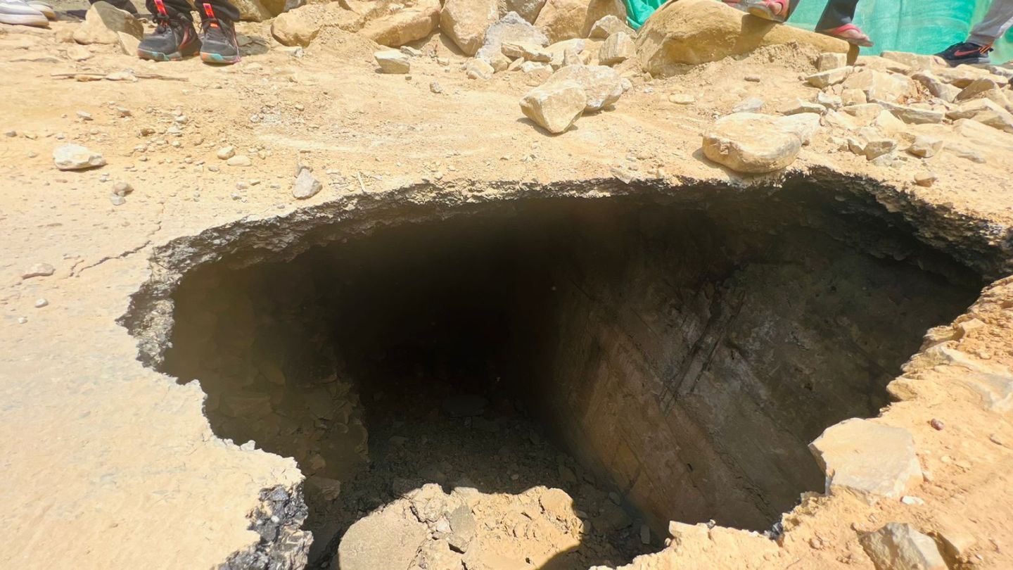 धादिङको गणेशखोला पुलमा फेरि भ्वाङ, पृथ्वी राजमार्गमा सवारी आवागमन बन्द