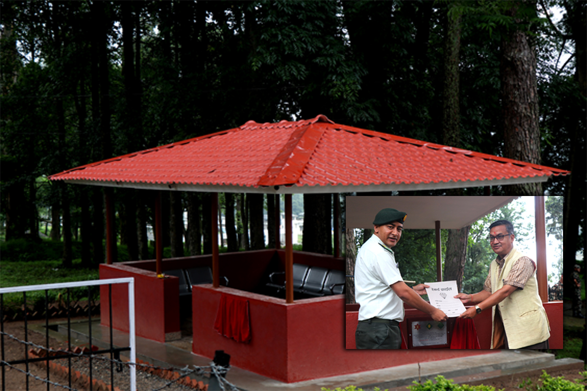 थानकोट चुनदेवीमा नेपाली सेनाले बनाएको प्रतिक्षालय स्थानीयलाई हस्तान्तरण