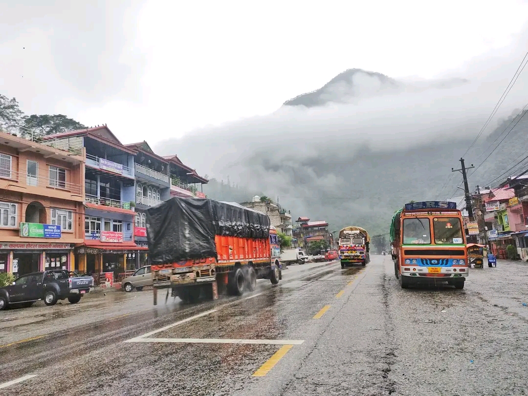 पृथ्वी राजमार्गमा गाडीको आवतजावत सामान्य